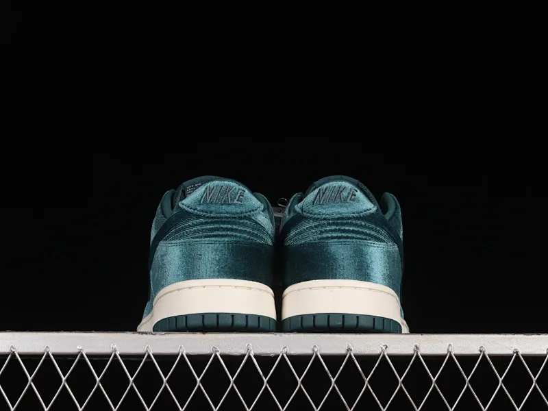 All categories Nk SB Dunk series Nk SB Dunk Low low-top sneakers Nk Dunk Low "Dark Teal Velvet" velvet dark green SB low-top casual sneakers DZ5224-300